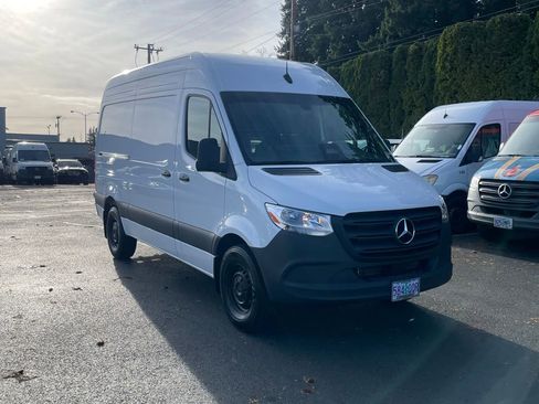 Used 2025 Mercedes-Benz Sprinter 2500 image 2