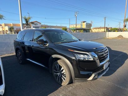 Used 2025 Nissan Pathfinder Platinum w/ Cargo Package