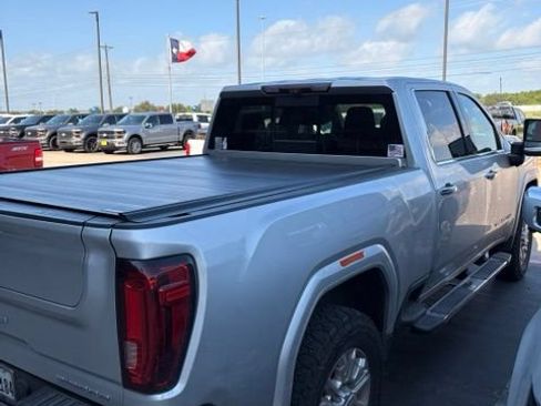 Used 2022 GMC Sierra 3500 Denali w/ Denali Ultimate Package AWD/4WD image 2