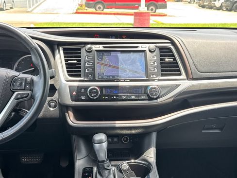 Used 2018 Toyota Highlander Limited FWD image 26