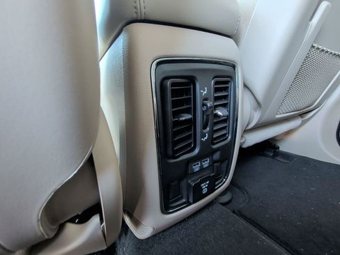 Used 2022 Jeep Grand Cherokee Limited w/ Tech Group image 19