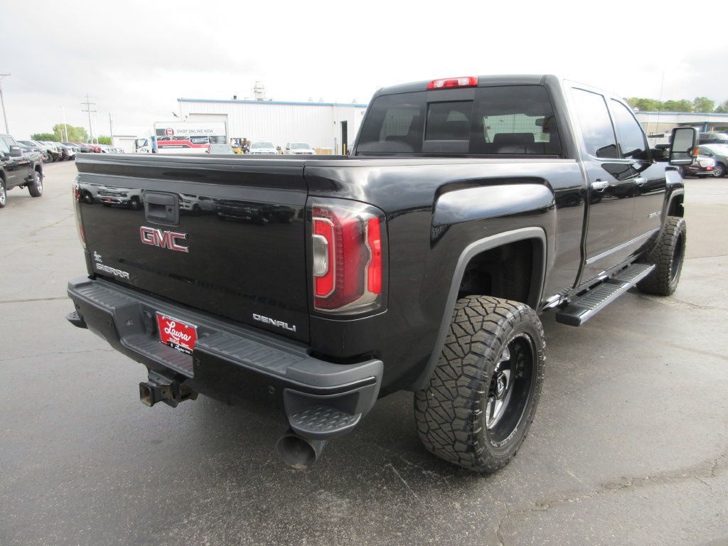 Used 2019 GMC Sierra 2500 Denali w/ Duramax Plus Package AWD/4WD image 5