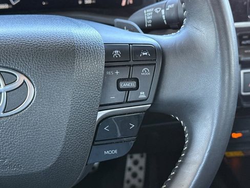 Used 2025 Toyota Camry SE FWD image 35
