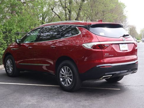 Used 2024 Buick Enclave Essence FWD image 6