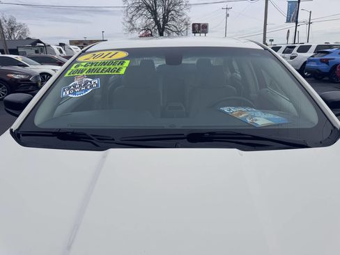 Used 2011 Ford Taurus SE image 11