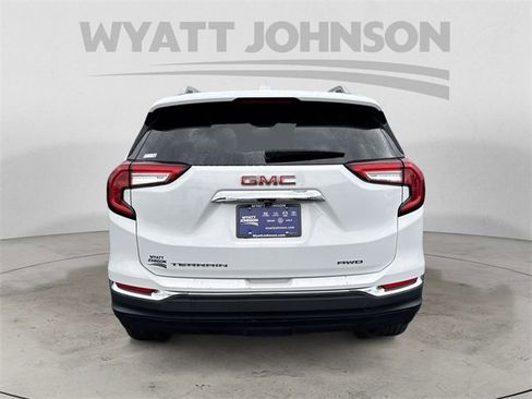 Used 2024 GMC Terrain SLT image 4