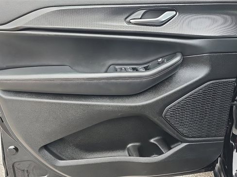 Used 2024 Jeep Grand Cherokee L Laredo image 11