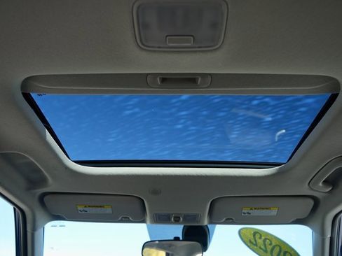 Used 2022 Hyundai Venue SEL w/ Cargo Package image 25