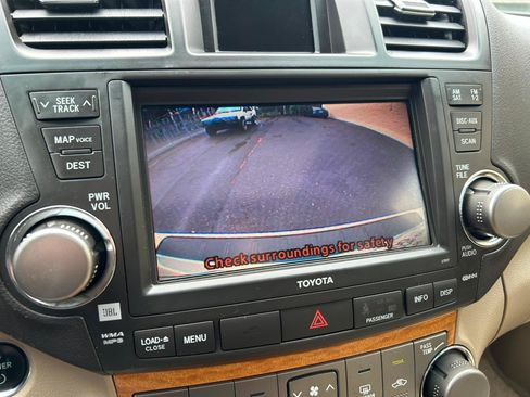 Used 2010 Toyota Highlander Limited AWD/4WD image 23