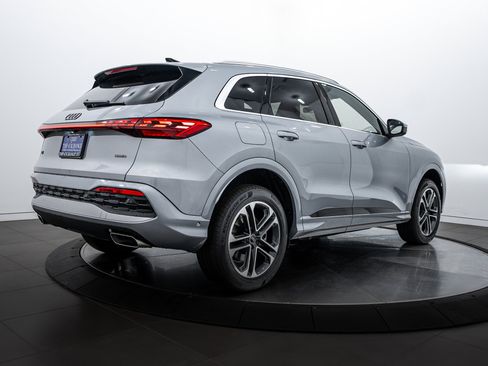 Used 2025 Audi Q5 Premium Plus w/ Premium Plus AWD/4WD image 4