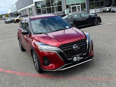 Used 2023 Nissan Kicks SR w/ SR Premium Package FWD image 7