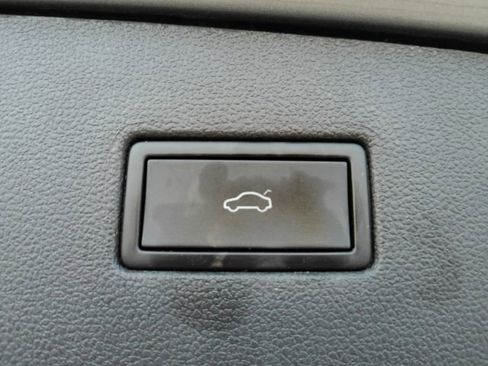 Used 2024 Volkswagen Tiguan SE R-Line image 28