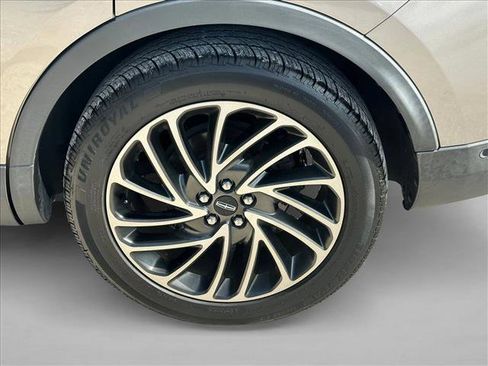 Used 2019 Lincoln Nautilus Reserve image 10