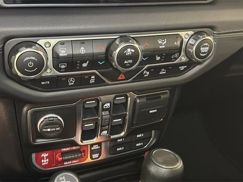 Used 2024 Jeep Wrangler Unlimited Rubicon w/ Technology Group image 30