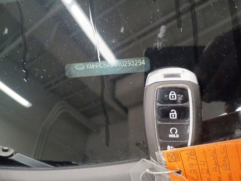 Used 2024 Hyundai Venue SEL image 8