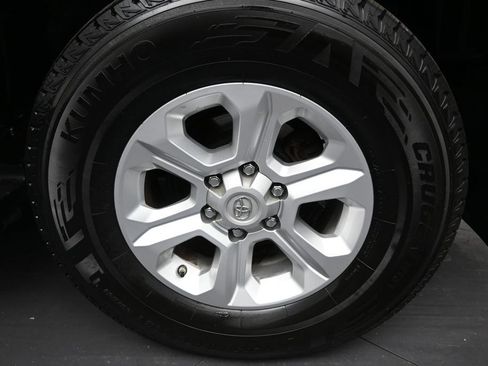 Used 2020 Toyota 4Runner SR5 AWD/4WD image 10