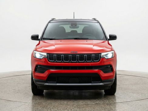 Used 2025 Jeep Compass Trailhawk AWD/4WD image 2