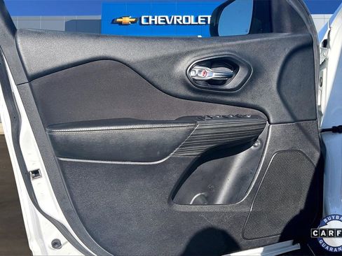 Used 2016 Jeep Cherokee Sport image 20