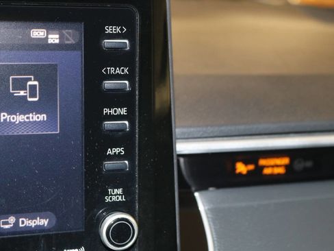 Used 2022 Toyota Corolla LE image 40