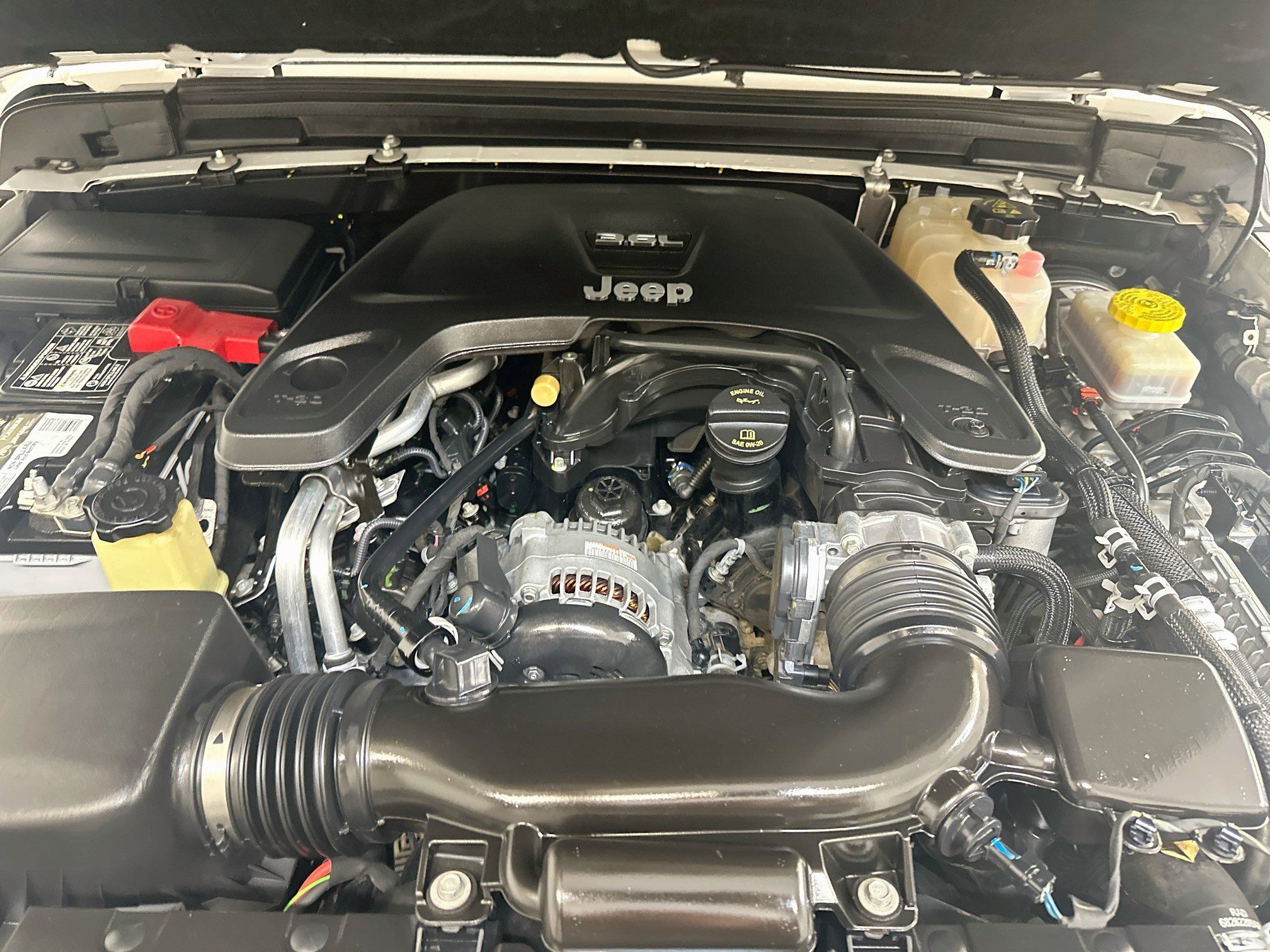 Used 2018 Jeep Wrangler Unlimited Sahara AWD/4WD image 34