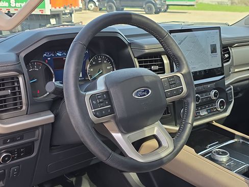 Used 2024 Ford Expedition XLT image 14