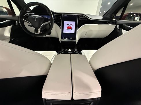 Used 2018 Tesla Model X 75D AWD/4WD image 28