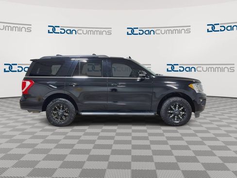 Used 2018 Ford Expedition XLT w/ Equipment Group 202A AWD/4WD image 9