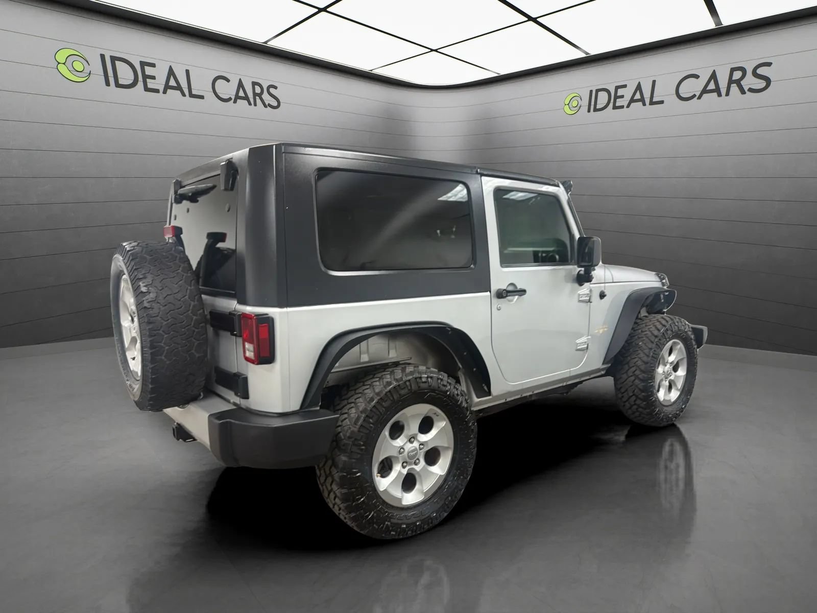 Used 2010 Jeep Wrangler Sahara w/ Dual Top Group AWD/4WD image 5