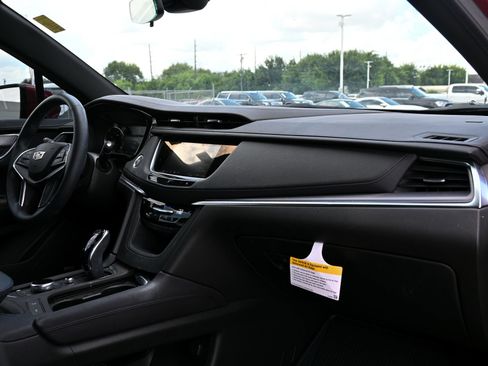 Certified 2025 Cadillac XT5 Luxury FWD image 25