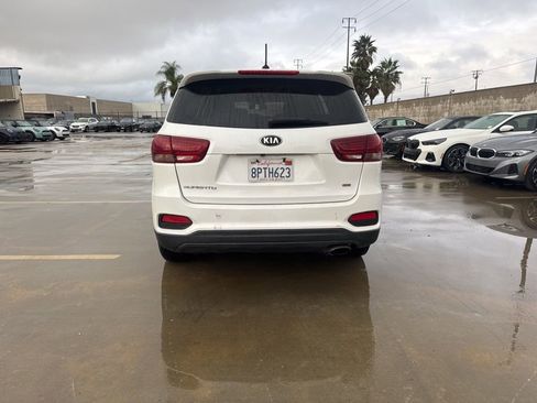 Used 2020 Kia Sorento LX image 4