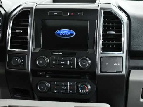 Used 2016 Ford F150 XLT w/ Equipment Group 302A Luxury AWD/4WD image 9