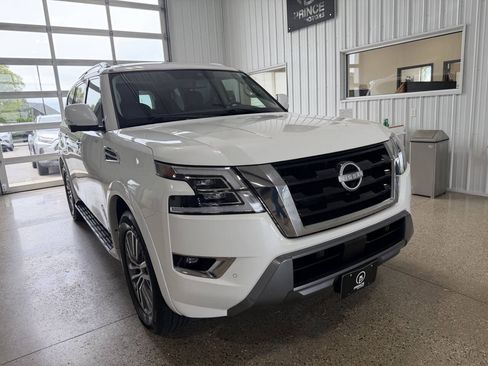Used 2024 Nissan Armada SL w/ Captain's Chairs Package AWD/4WD image 9