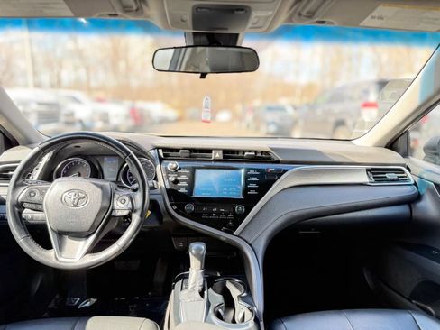 Used 2018 Toyota Camry SE image 19
