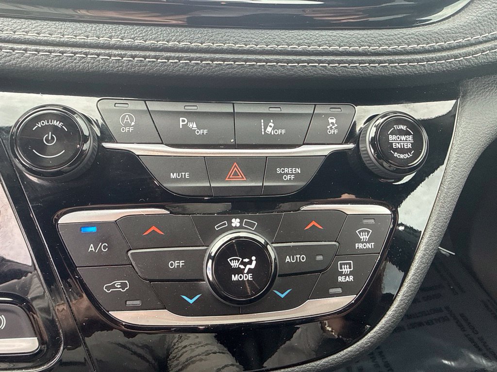 Used 2025 Chrysler Pacifica Select FWD image 13