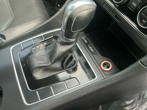 Used 2017 Volkswagen Passat 1.8T R-Line image 17