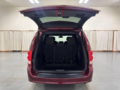Used 2018 Dodge Grand Caravan SE FWD image 21