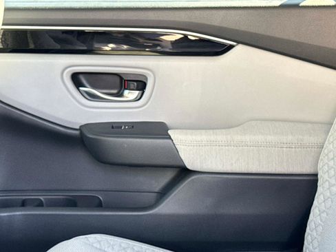 Certified 2023 Honda Pilot LX image 14