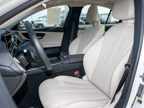 Used 2024 Mercedes-Benz E 350 4MATIC Sedan image 18