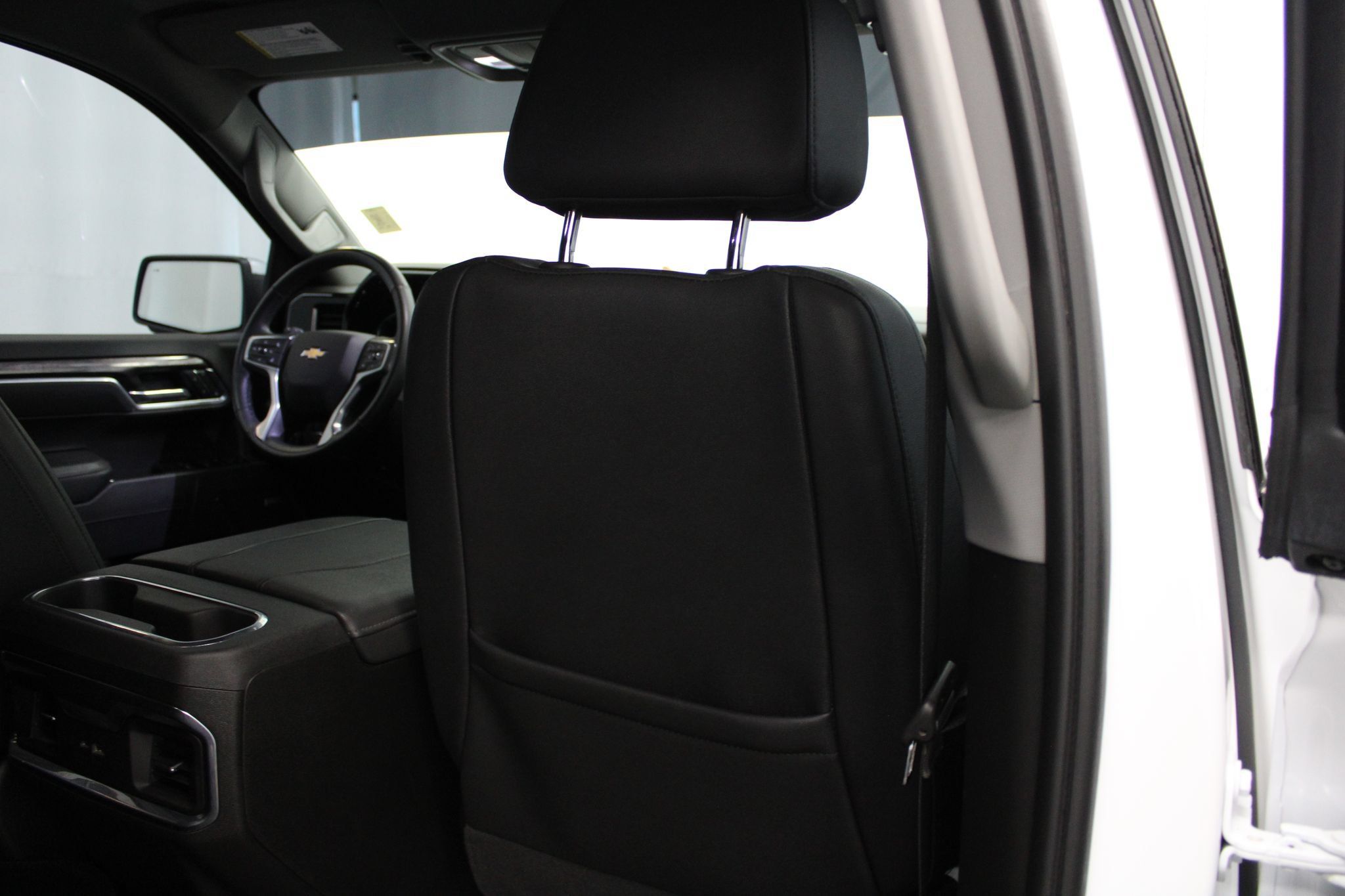 Used 2025 Chevrolet Silverado 1500 LTZ AWD/4WD image 25