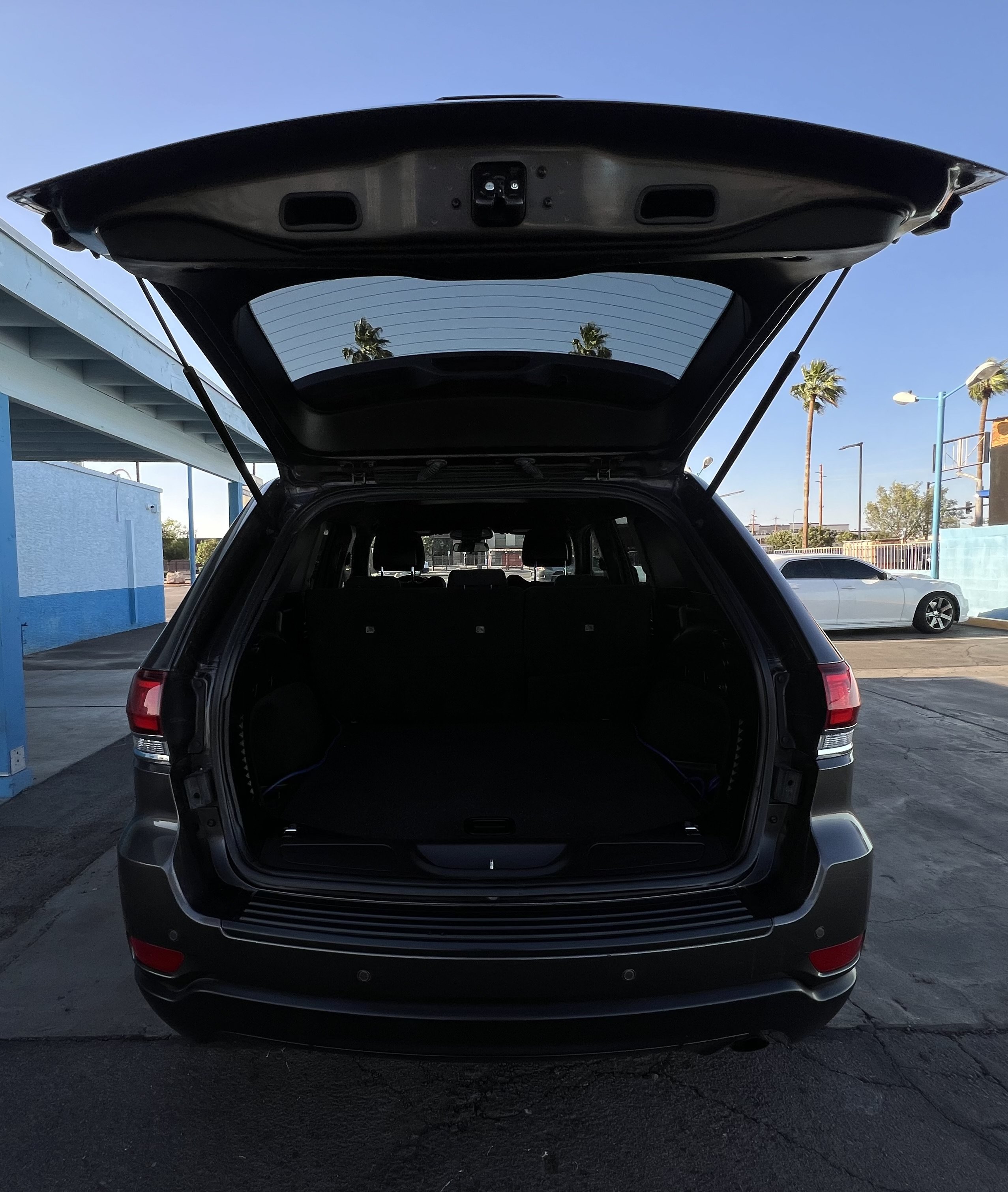 Used 2020 Jeep Grand Cherokee Laredo RWD image 5