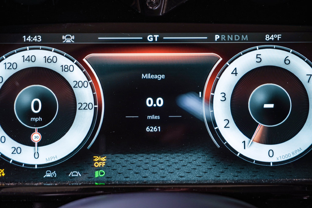 Used 2026 Aston Martin Vanquish Convertible RWD image 29