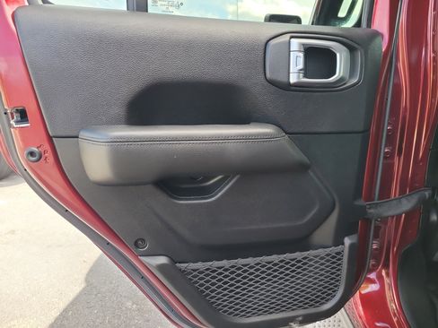 Used 2021 Jeep Wrangler Unlimited Sahara image 10