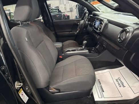 Used 2017 Toyota Tacoma TRD Sport w/ Tow Package AWD/4WD image 26