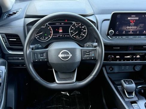 Used 2025 Nissan Rogue SV FWD image 20