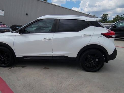Used 2020 Nissan Kicks SR w/ SR Premium Package FWD image 6