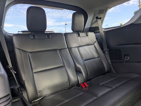 Used 2022 Ford Explorer Limited w/ Equipment Group 301A RWD image 19