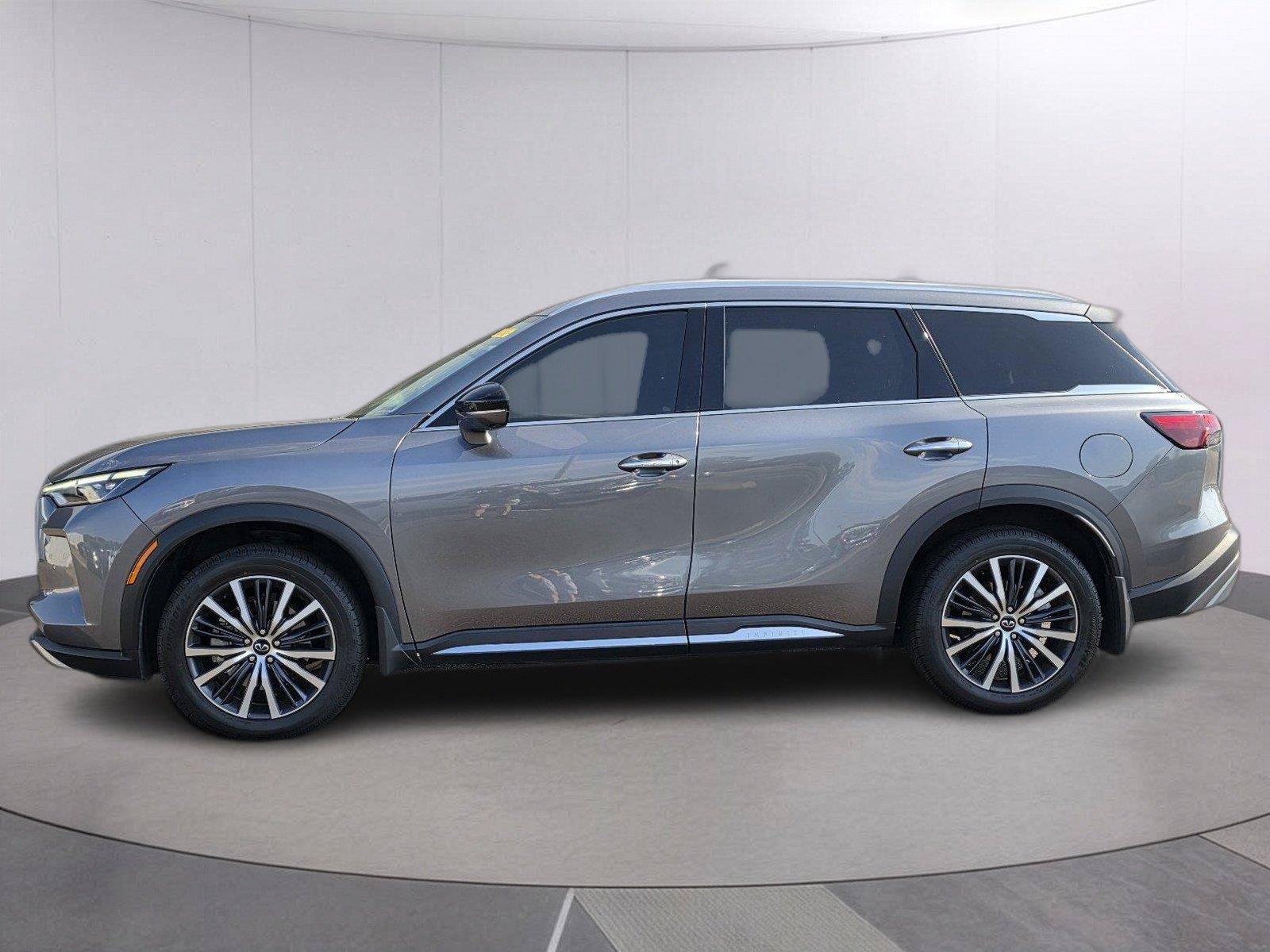 Used 2023 INFINITI QX60 Sensory w/ Vision Package FWD image 2