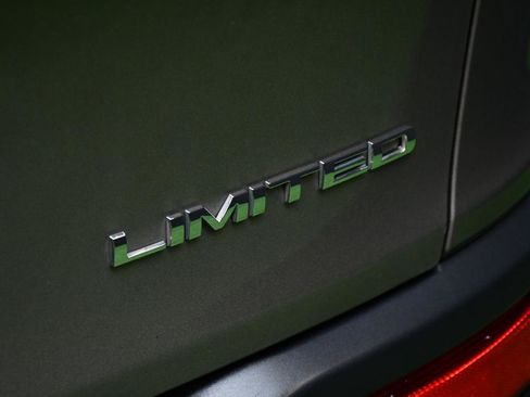 Used 2016 Jeep Cherokee Limited w/ Technology Group AWD/4WD image 6