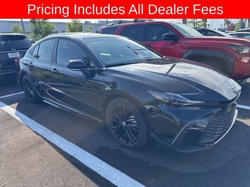 Used 2025 Toyota Camry SE w/ Convenience Package FWD image 3