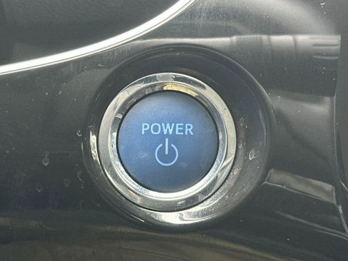 Used 2021 Toyota Prius LE image 22